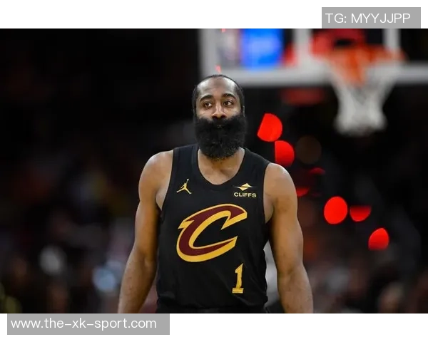 哈登半场表现抢眼三分球命中率高达75助球队争取胜利 哈登半场表现抢眼三分球命中率高达75助球队争取胜利